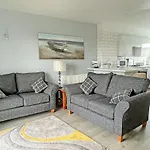 Cockleshell Tatil Evi